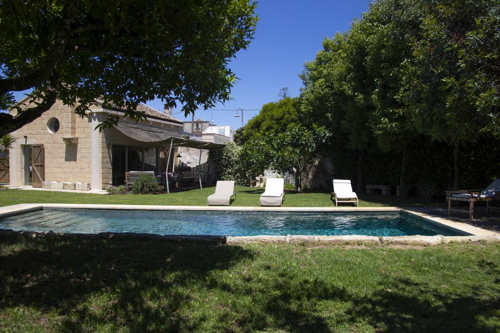 Garten mit Pool