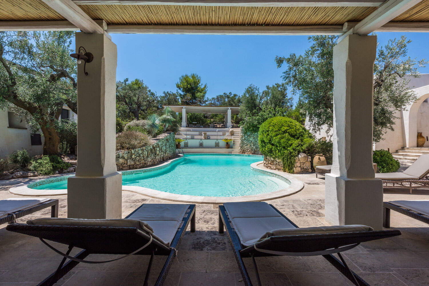 Pergola swimming pool