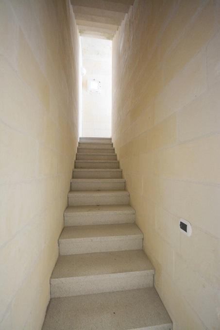 Escalier qui mène au premier étage