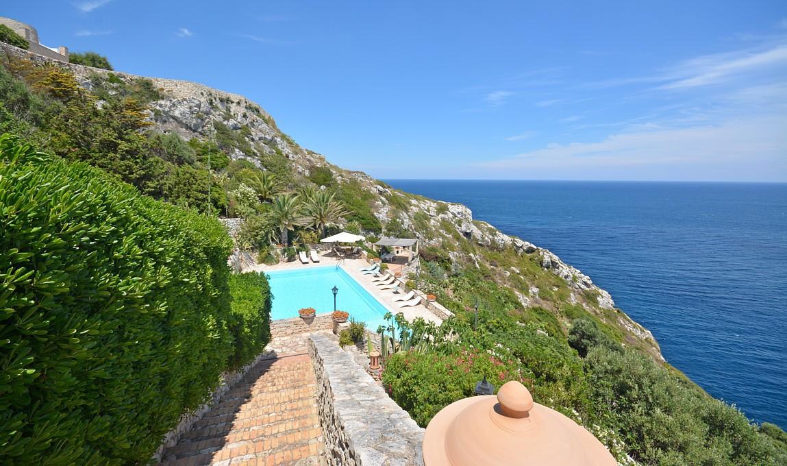 Stairs leading to the to swimming pool