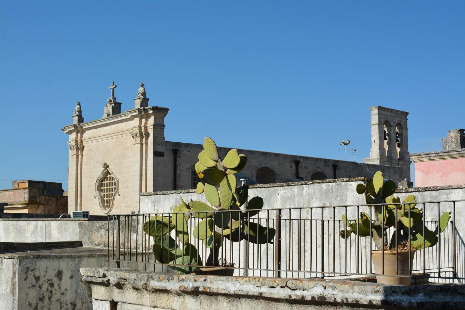 Terrazza attrezzata al primo piano  vista dei tetti