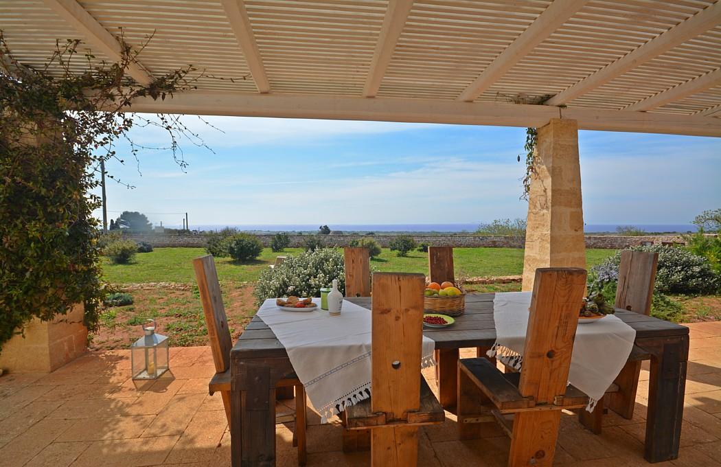 Terrasse meublée avec vue sur la mer