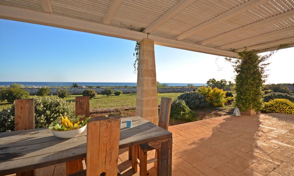 Terrasse meublée avec vue sur la mer