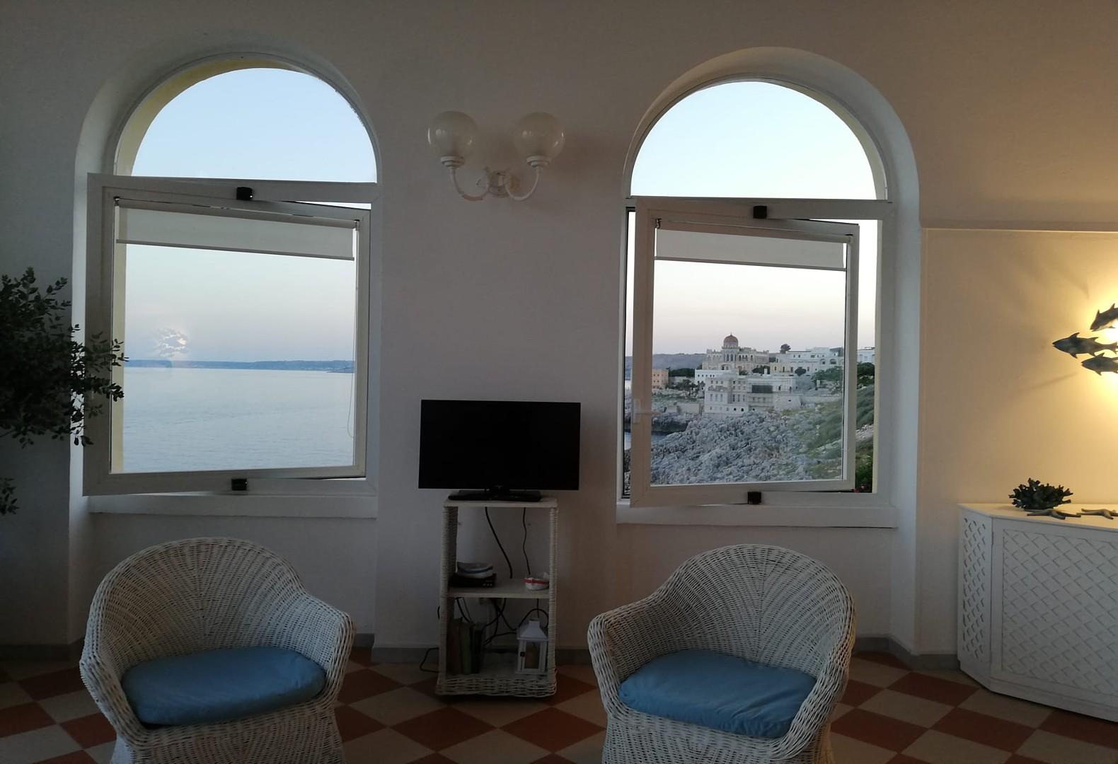 Equipped porch with sea view