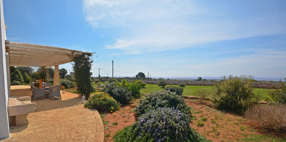 Pergola attrezzata vista mare