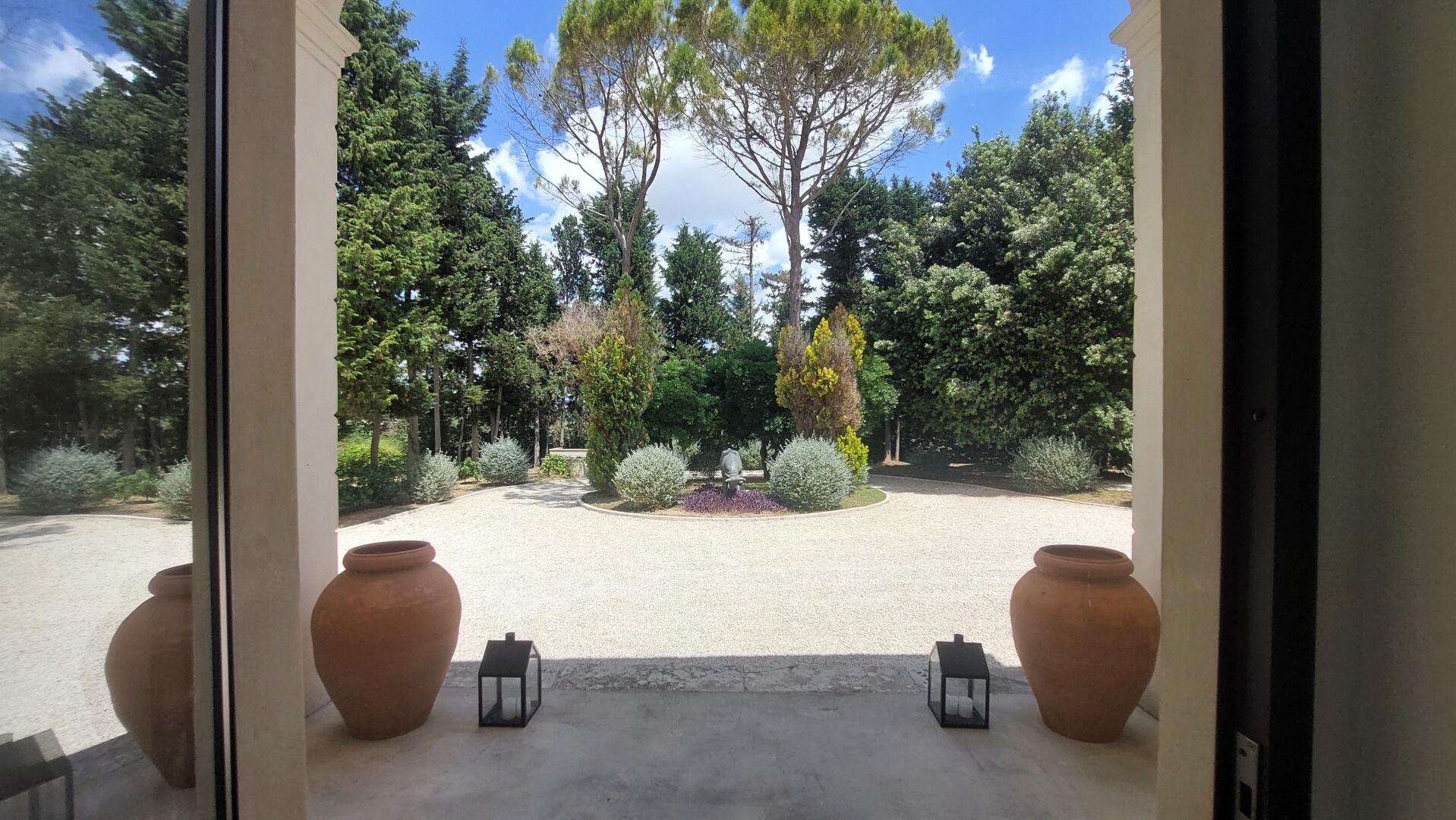 façade de l‘entrée principale de la villa