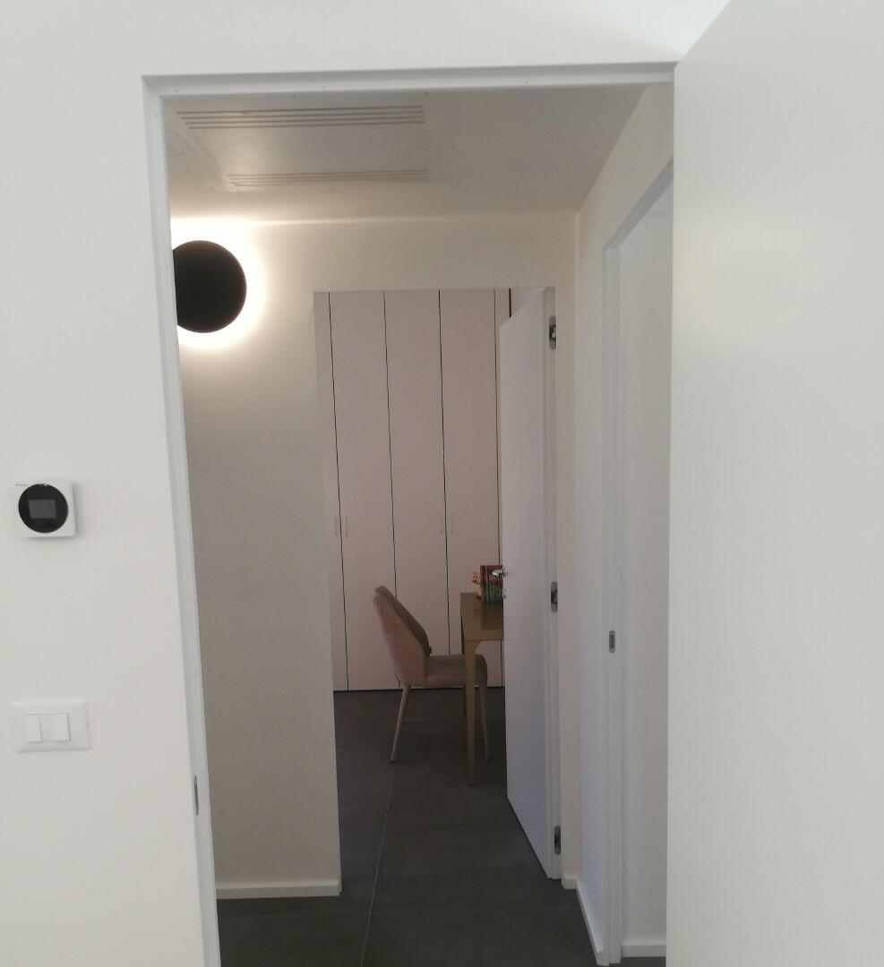 Ground floor-Small corridor to the bedrooms