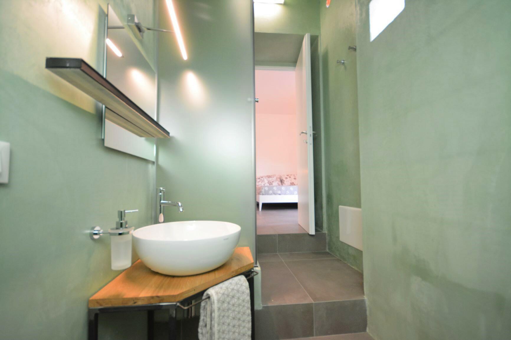 Ground floor-Double Bedroom C, shower-roomPiano terra-Camera doppia C, bagno con doccia