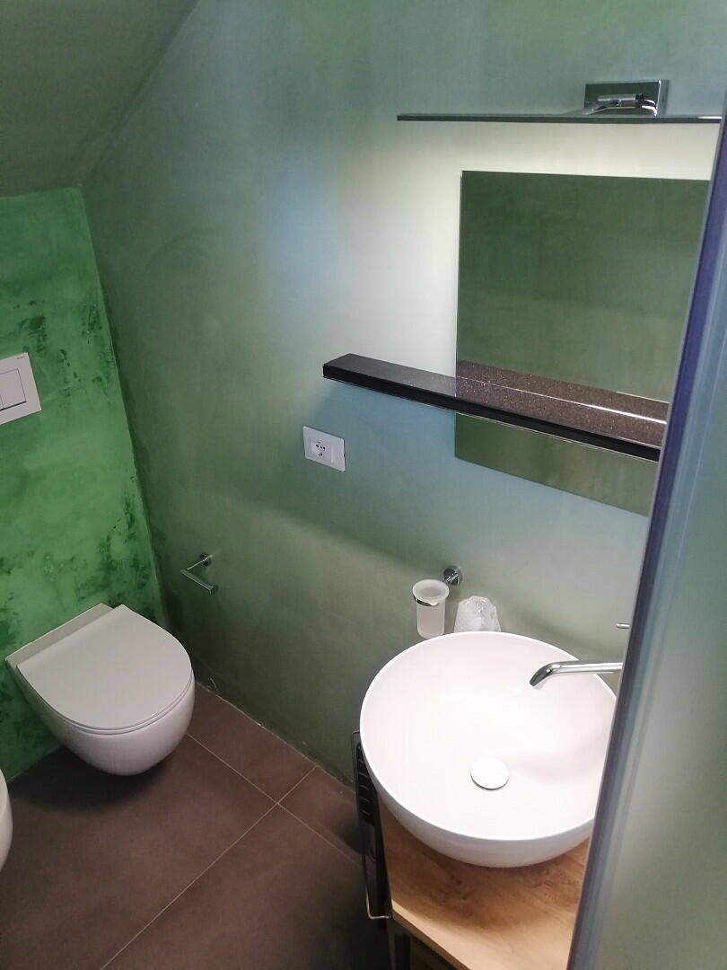 Rez-de-chaussée-Chambre double C, salle de bain avec douche
