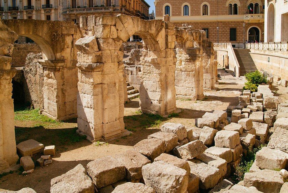 oman Sant‘Oronzo square and Roman amphitheater