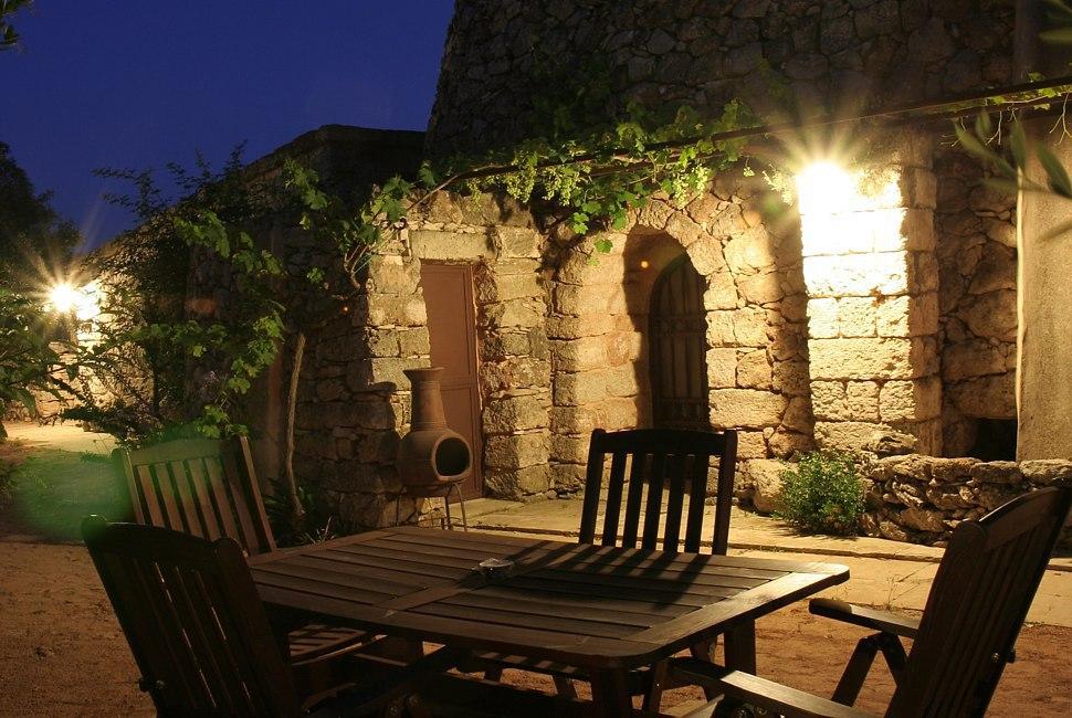 Trullo - Garden by night