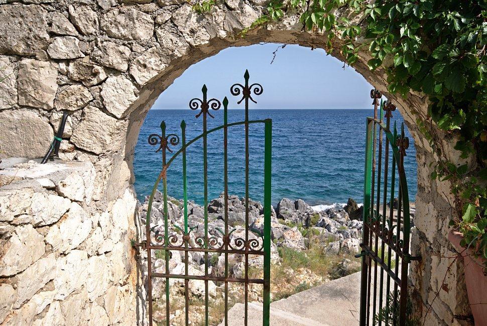 Cancello per accesso al mare
