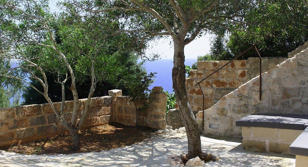 Lower level - Terrace with stone made sofa