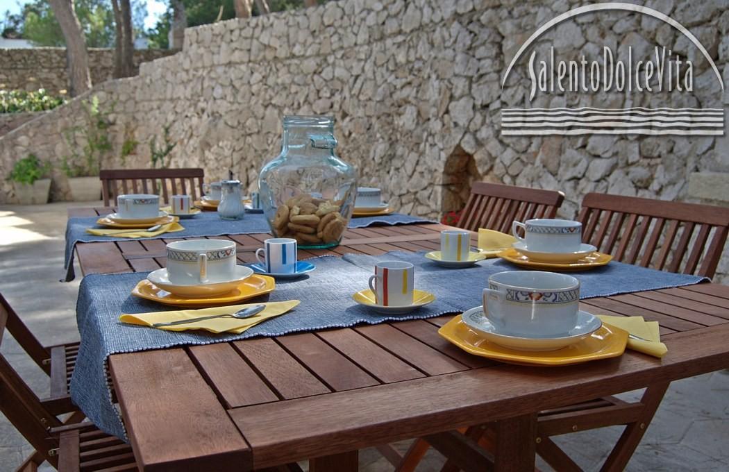 Main house - Outdoor dining area