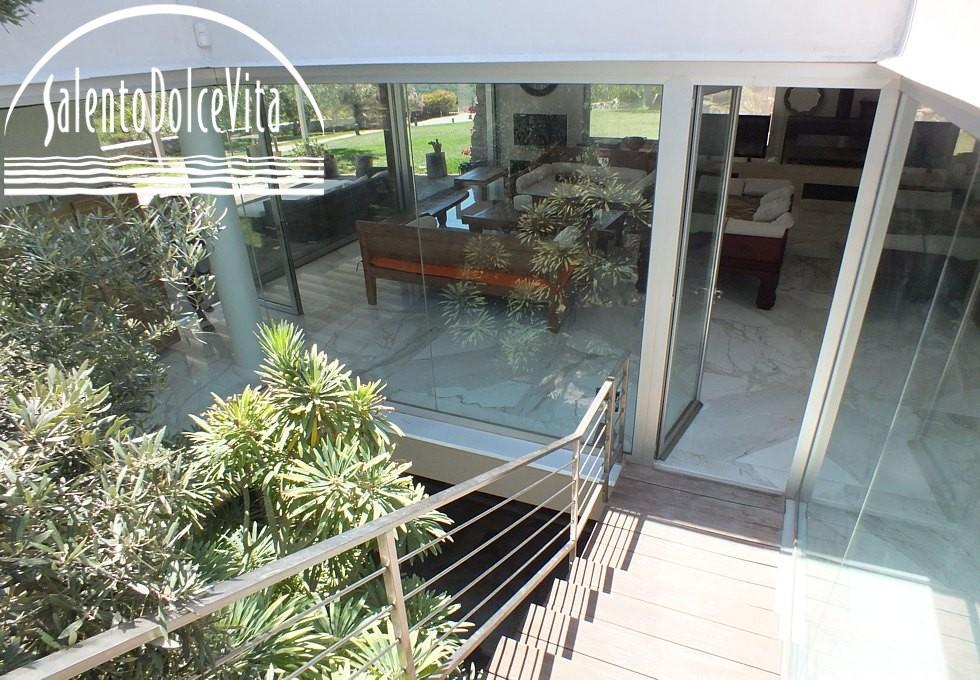  Scale esterne  che conducono alla villa