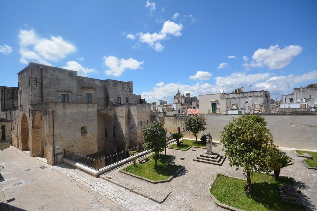 Vue sur la petite place