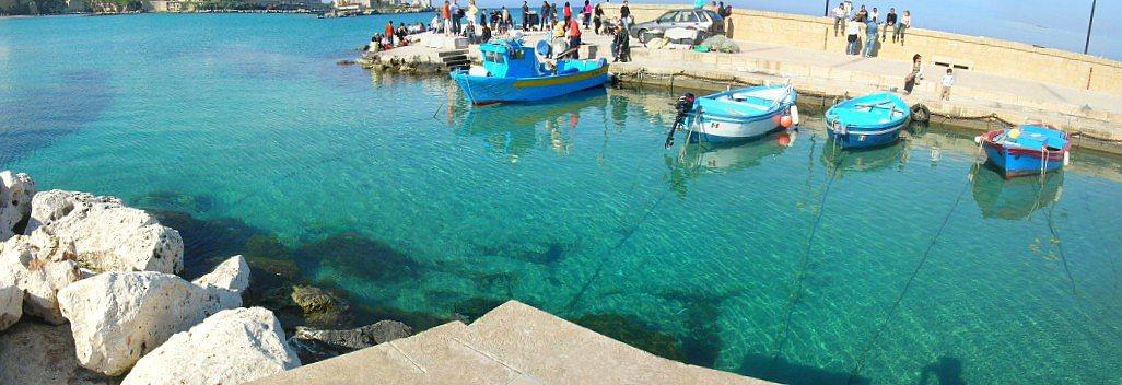 Otranto vue sur la baie avec la mer cristalline