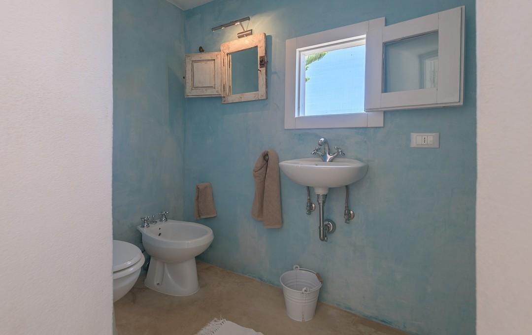 Lower level - Double bedroom B - Bathroom ensuite