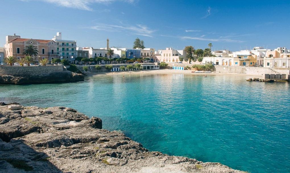 Spiaggia di S. Maria al Bagno a 6 km