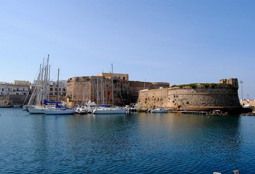 Gallipoli - centre historique - 14 km