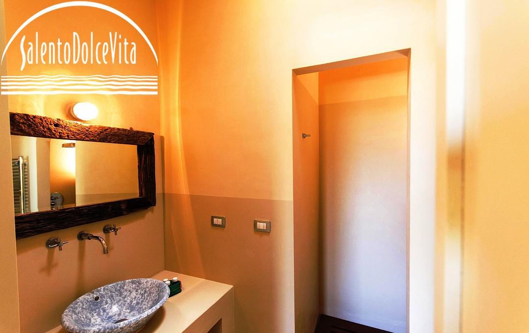 bagno con accesso dal soggiorno