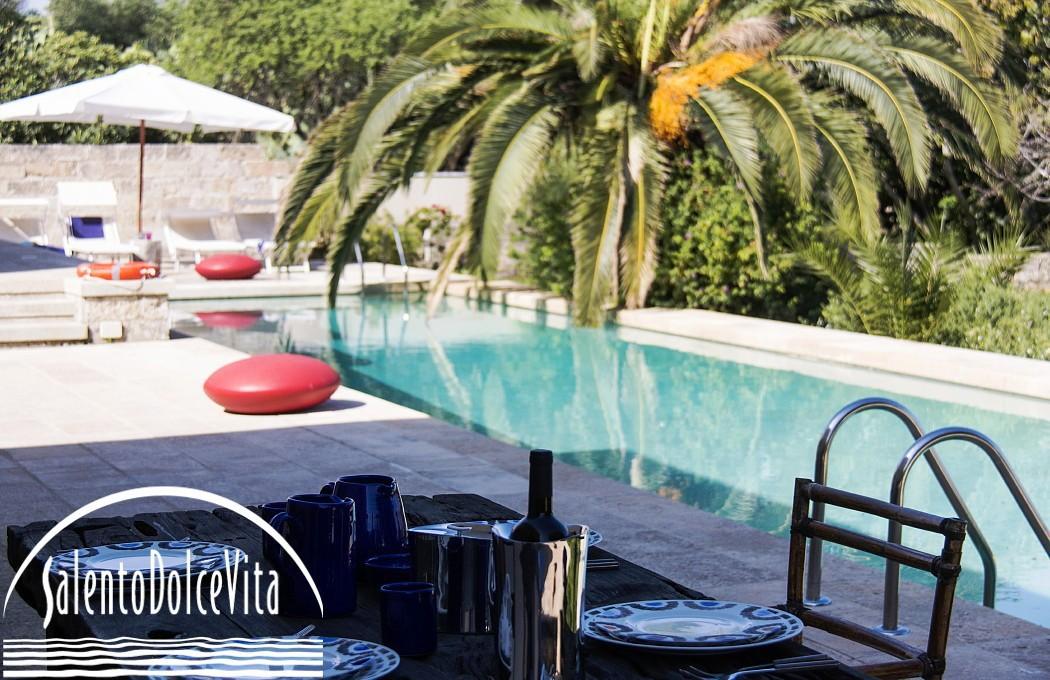 Zona piscina - tavolo da pranzo