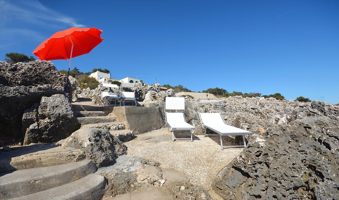 Caletta attrezzata con accesso al mare