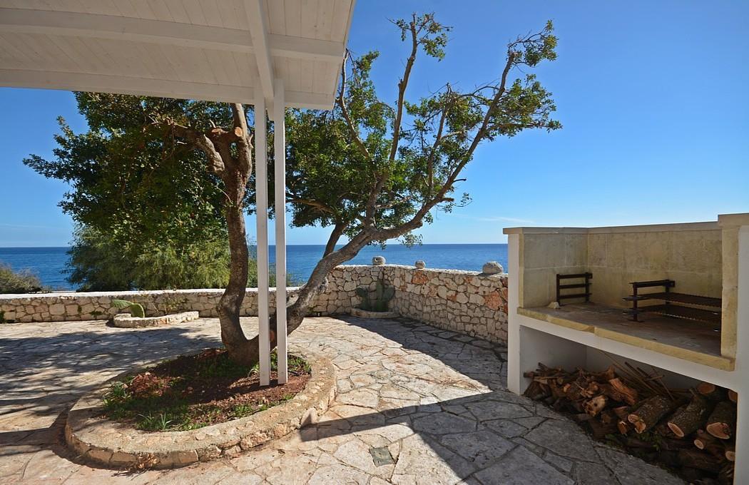 rez-de-chaussée - patio meublé avec vue sur la mer