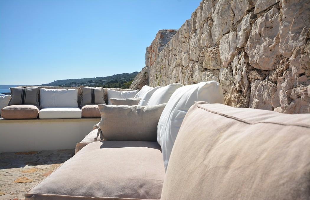 Deuxième terrasse meublée avec vue sur la mer