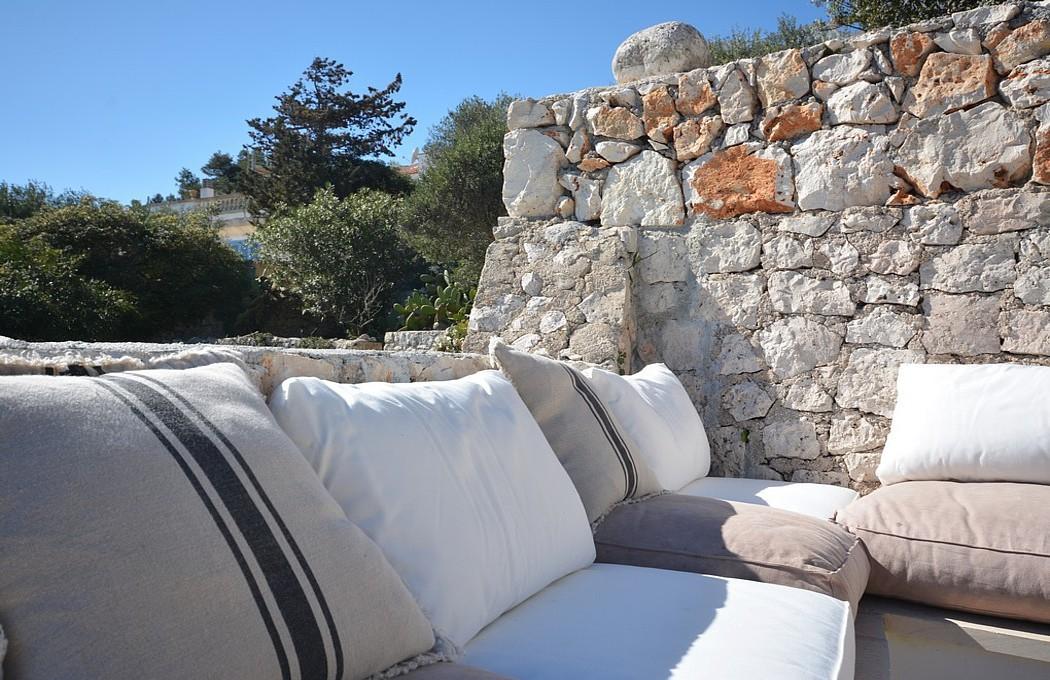 Deuxième terrasse meublée avec vue sur la mer