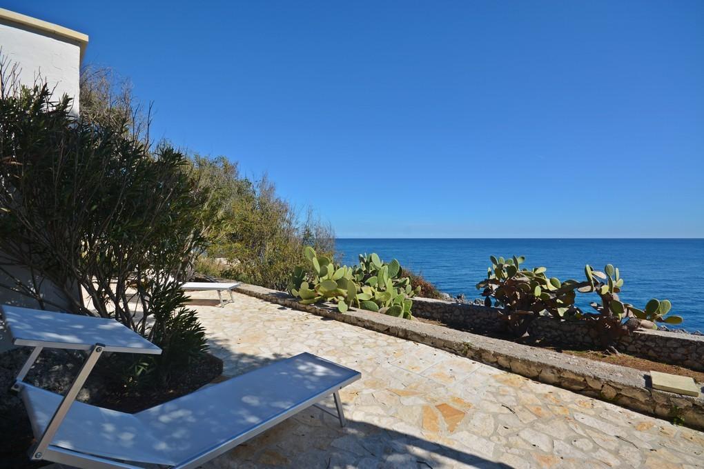 Dépandance -Troisième terrasse avec vue sur la mer