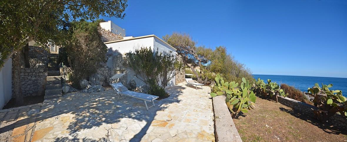 Dépandance -Troisième terrasse avec vue sur la mer