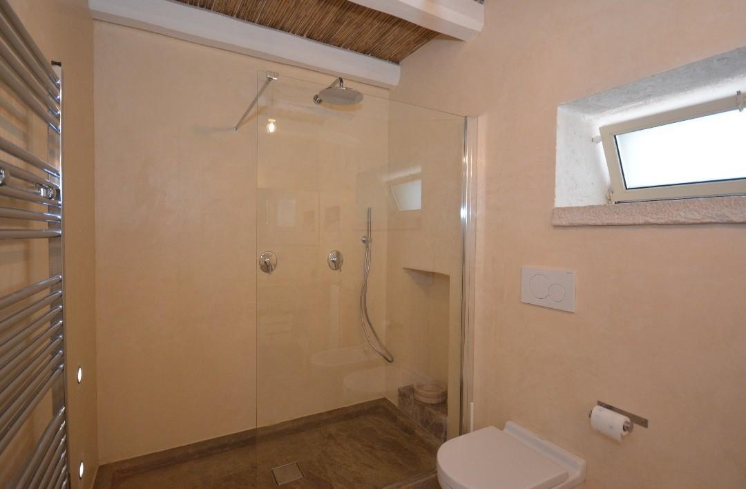 Bathroom-shower B 