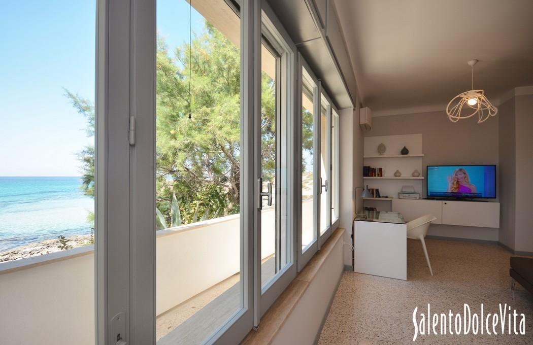 Ground floor, living room sea view