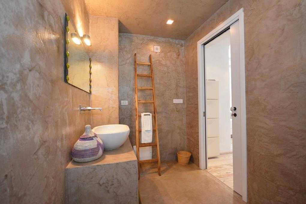 first floor Double bedroom A Bathroom