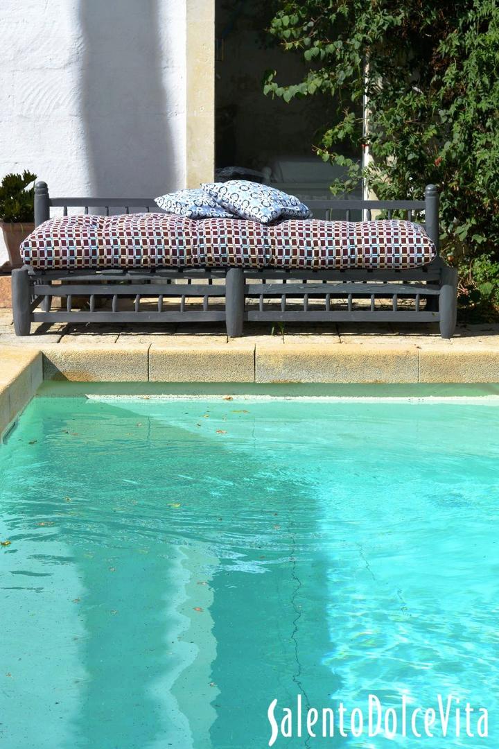 courtyard with swimming pool details