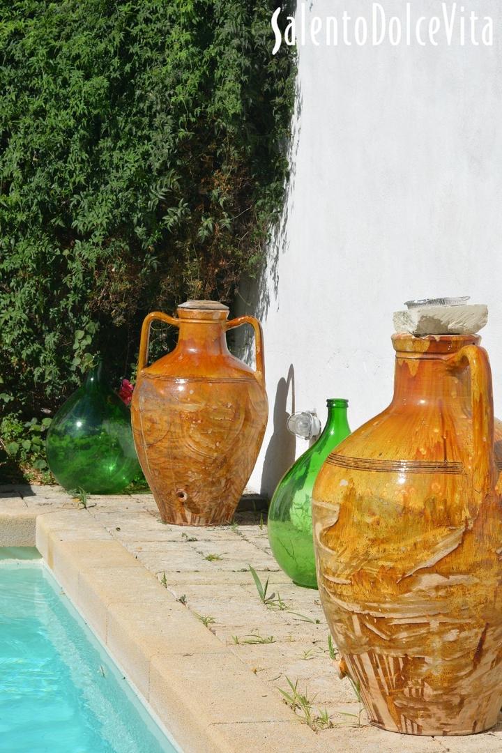 courtyard with swimming pool details