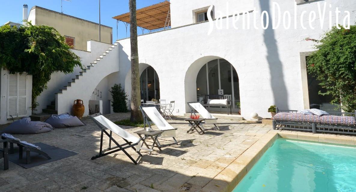 courtyard with swimming pool