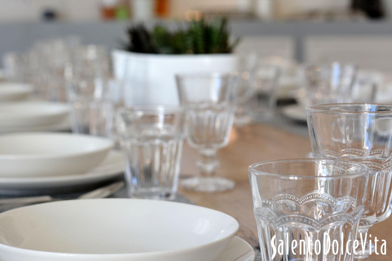 salotto al piano terra con cucina e sala da pranzo dettagli