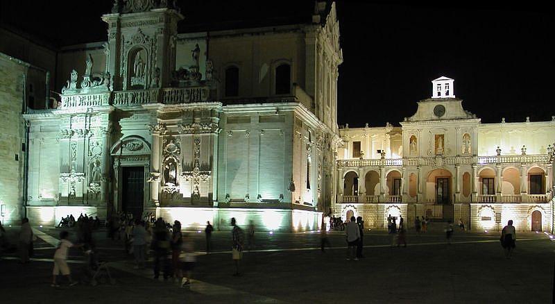 Lecce - vieille ville - Centre historique - place du Duomo