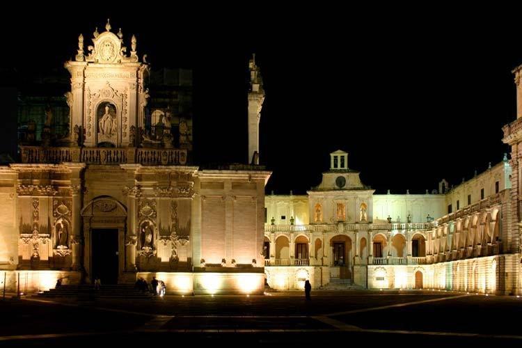 Lecce - vieille ville - Centre historique - place du Duomo