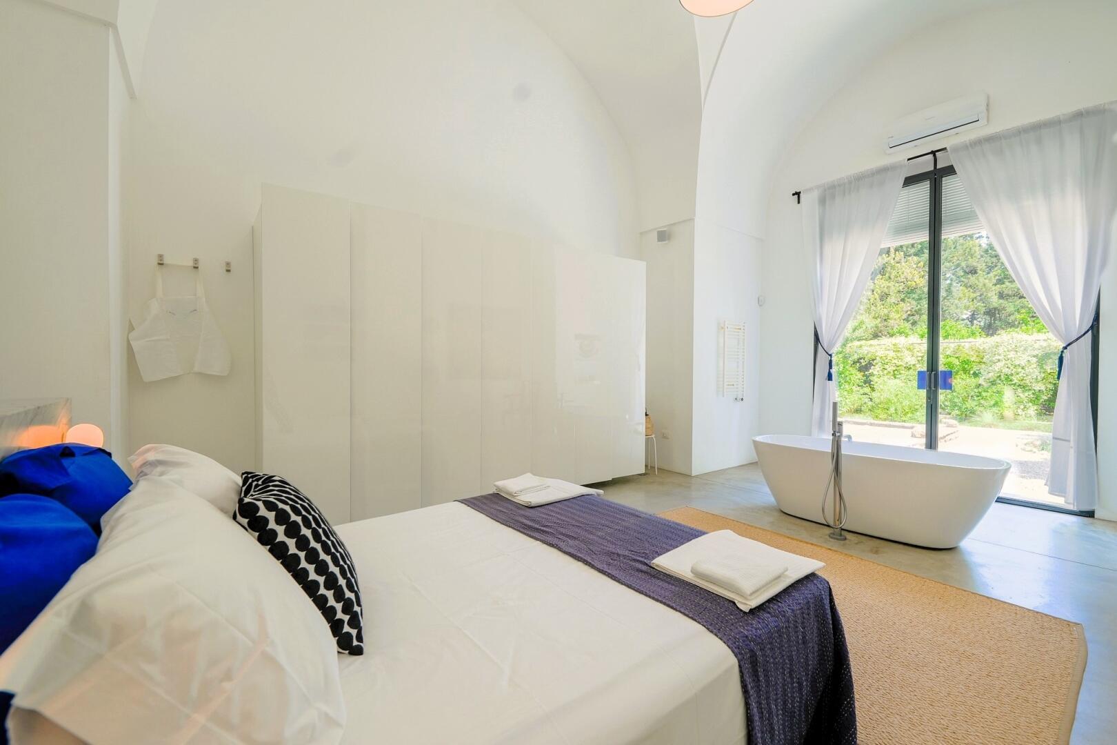 Chambre principale - baignoire