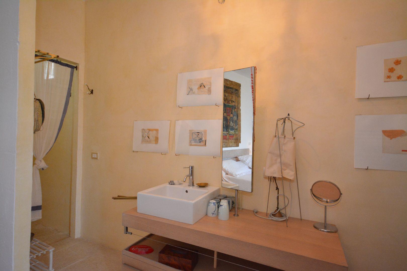 Casa principale, primo piano, camera matrimoniale, bagno