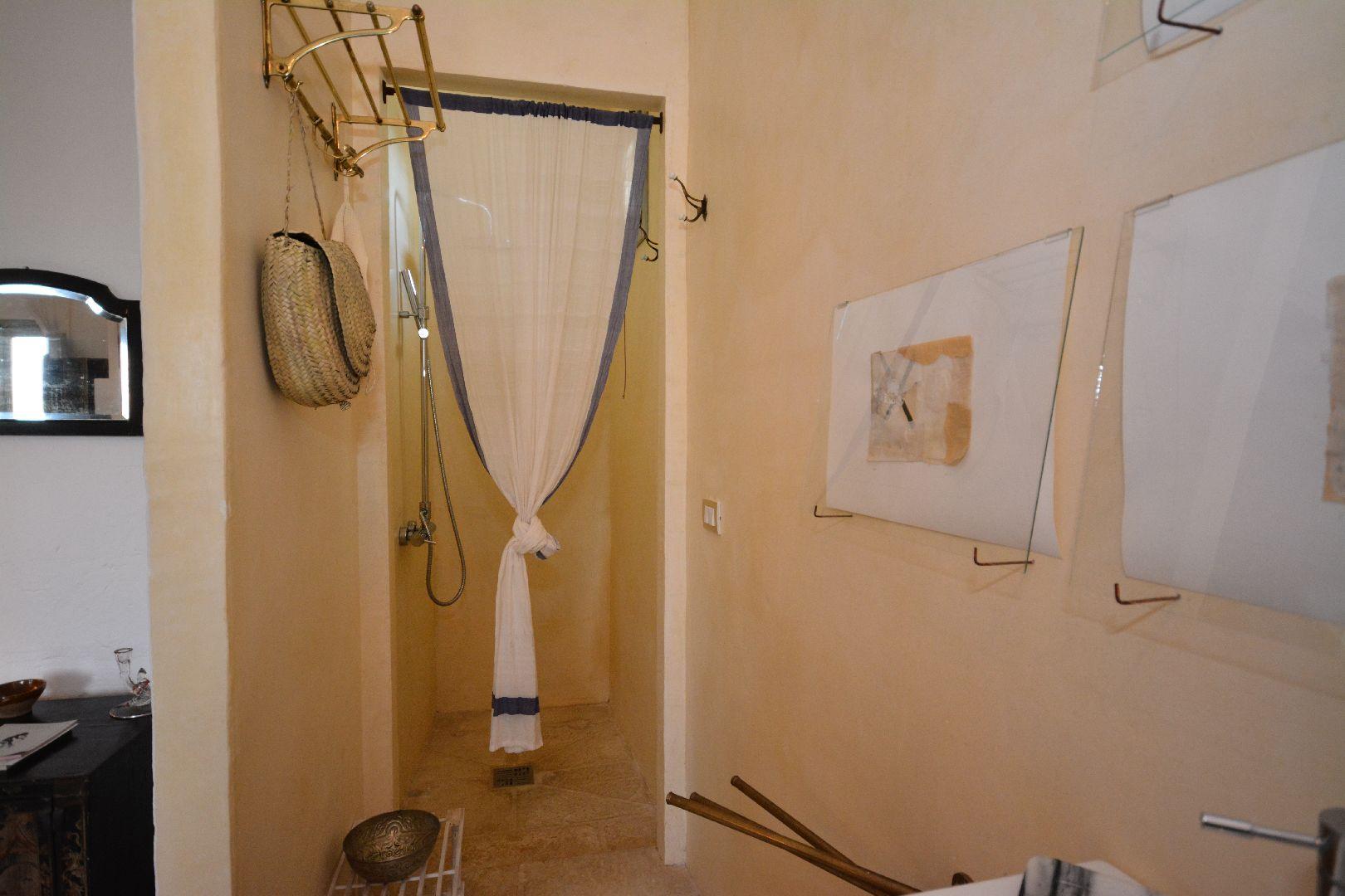 Casa principale, primo piano, camera matrimoniale, bagno