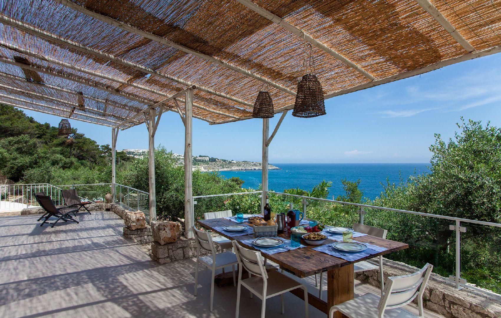Main_house_furnished_terrace_sea_view_puglia_castro (1)