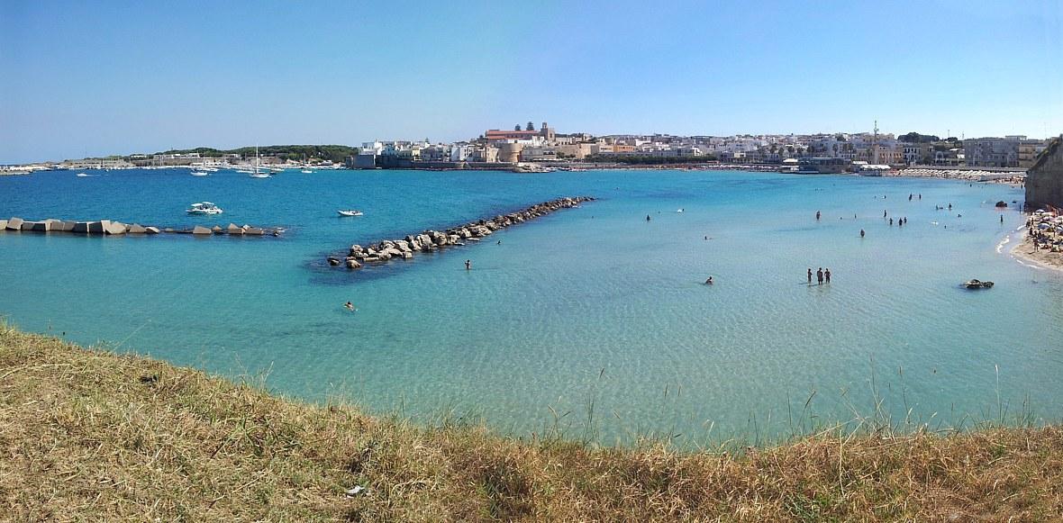 Vue sur la me du port Otrante