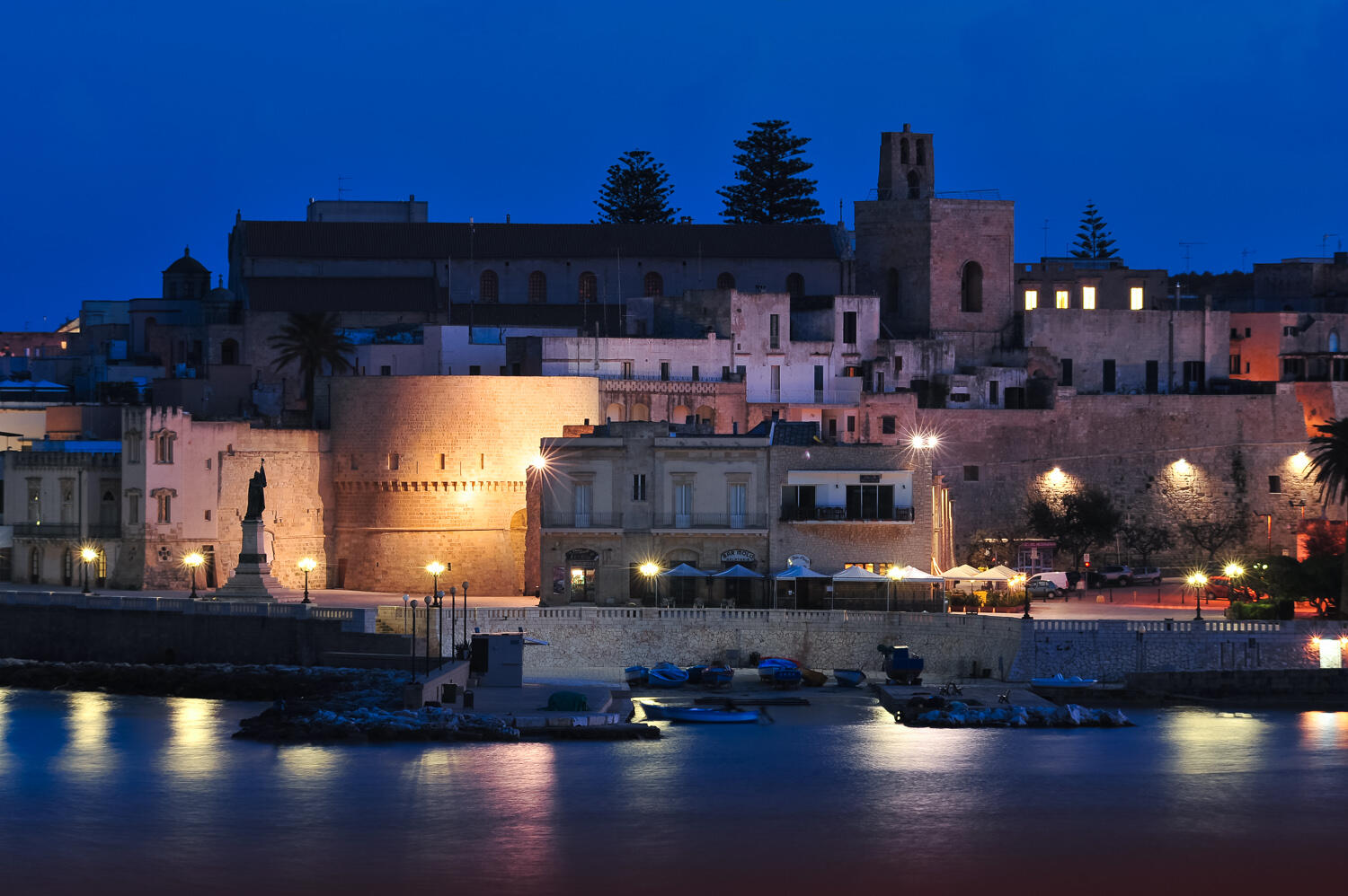 Otranto di notte, vista sulla baia