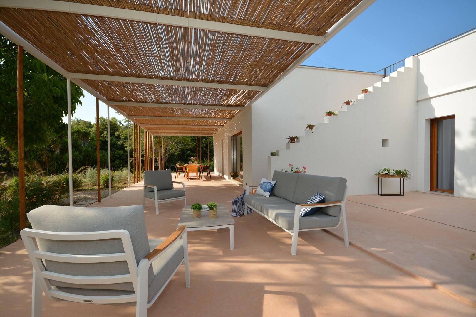 Outdoor furnished Pergola