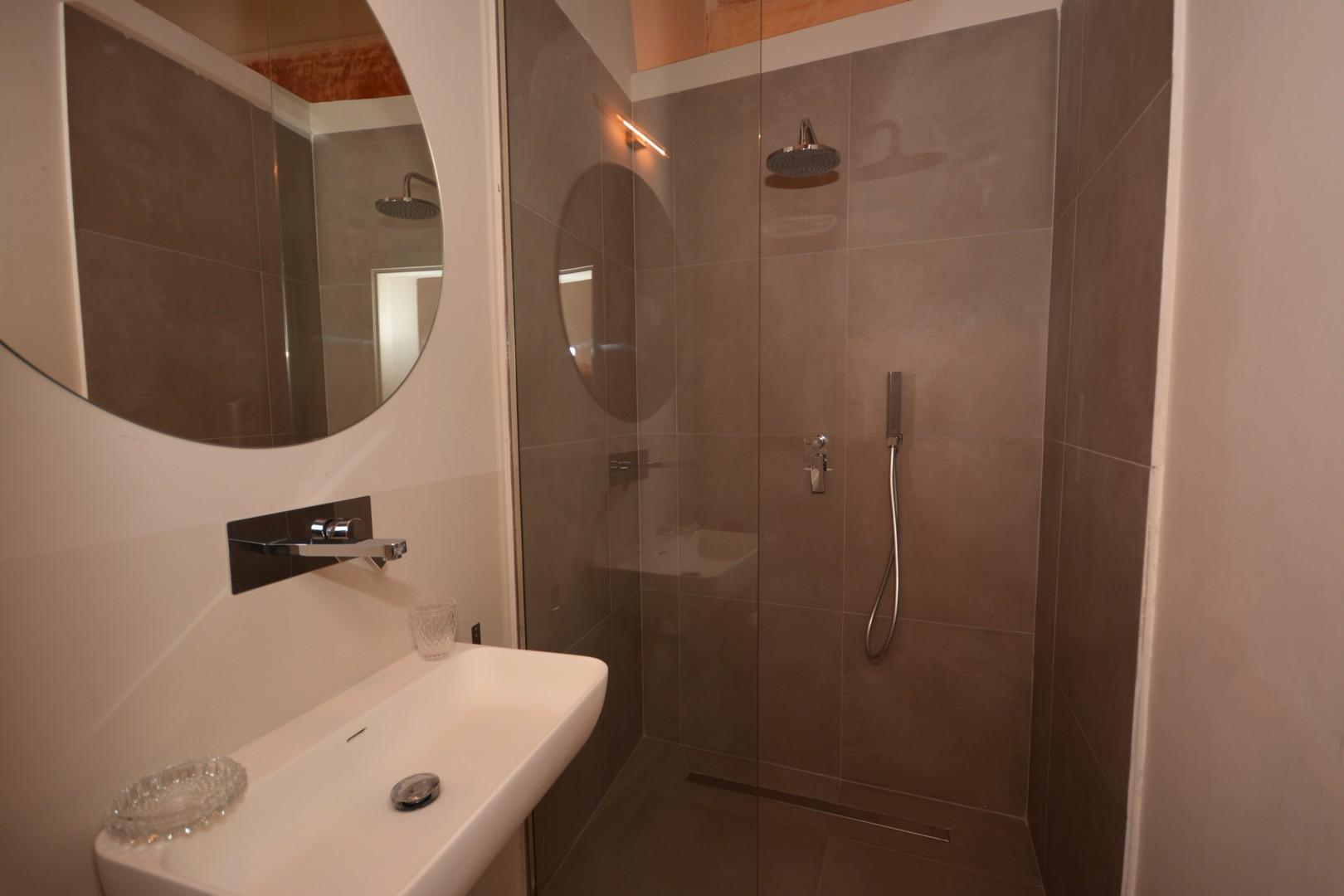 Premier étage - chambre double B - salle de bain 