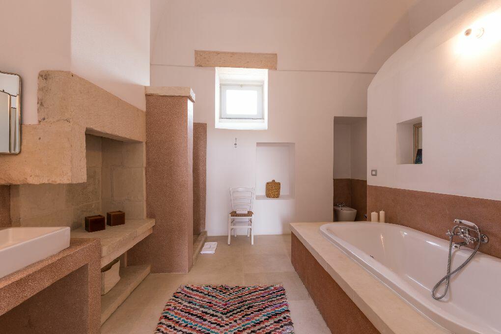 First Floor - Unit B - Bathroom Double bedroom 
